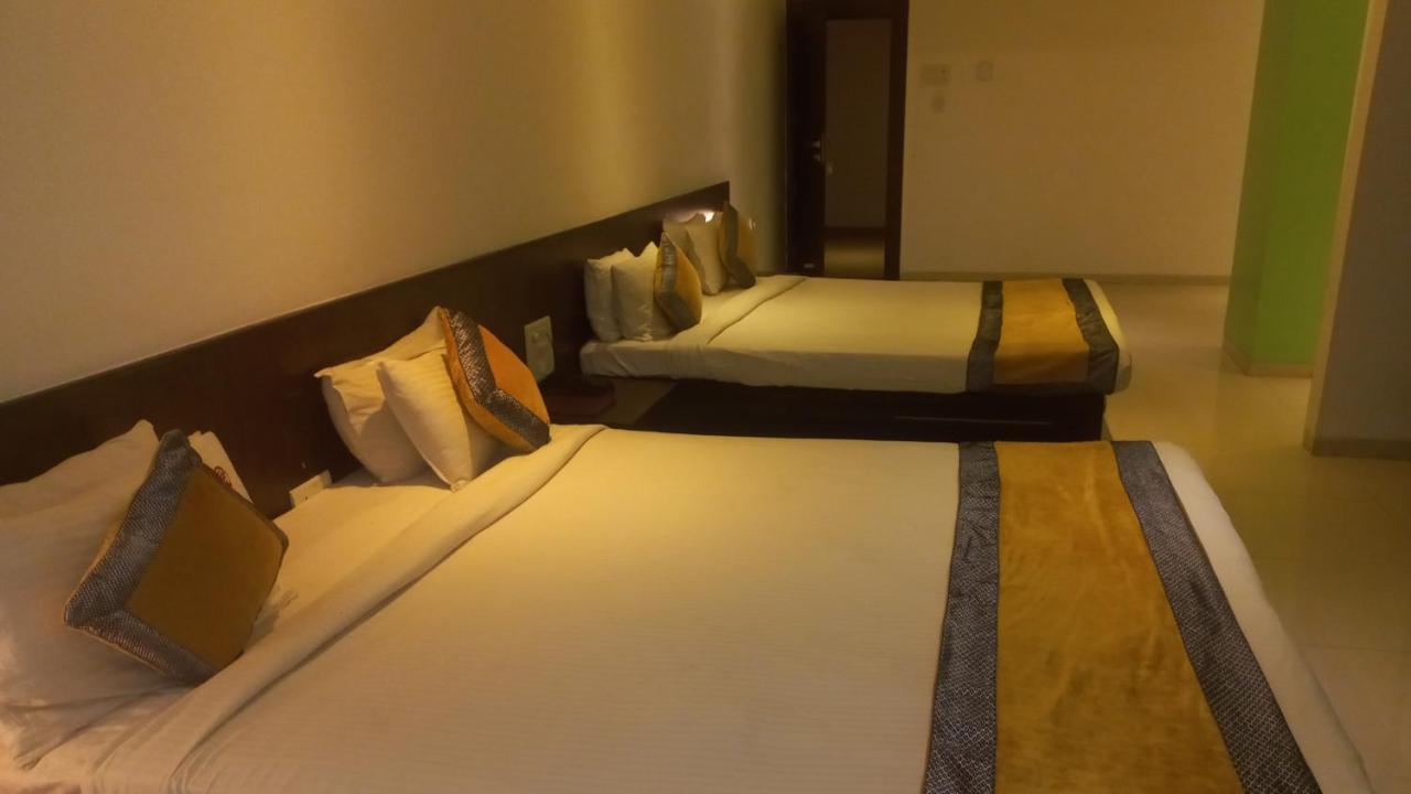 Hotel Golden View Shirdi Extérieur photo