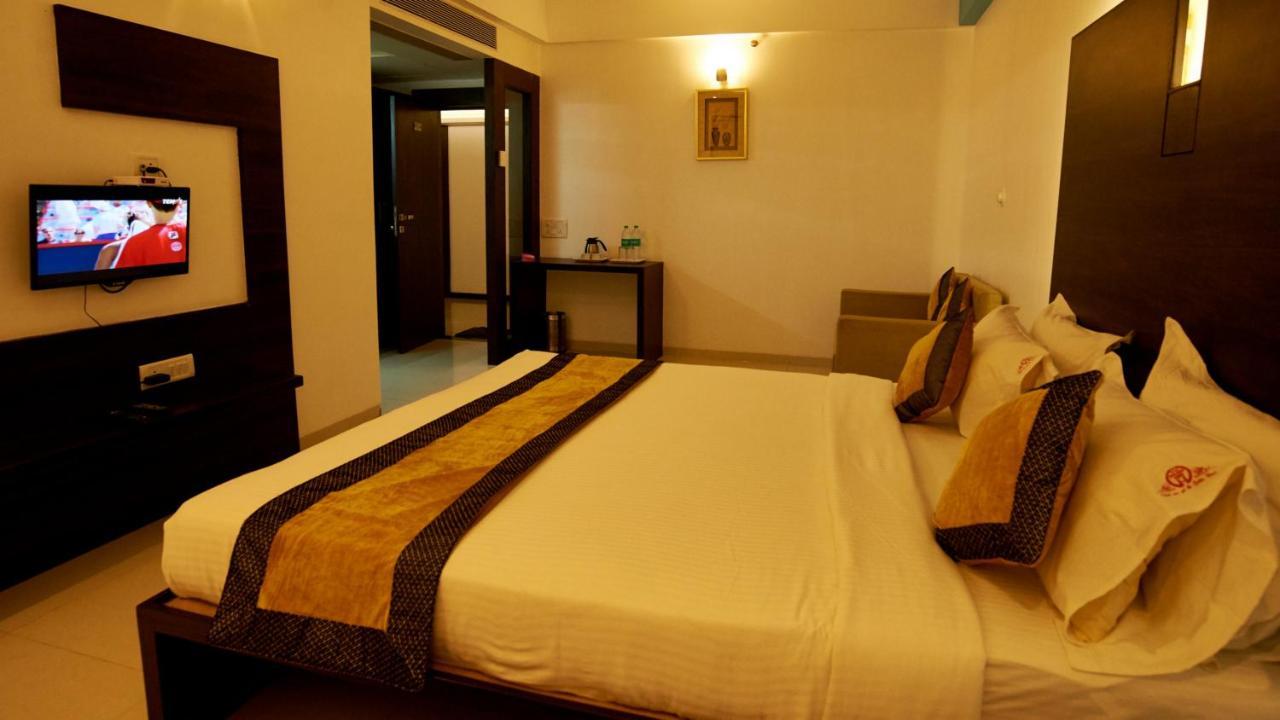 Hotel Golden View Shirdi Extérieur photo