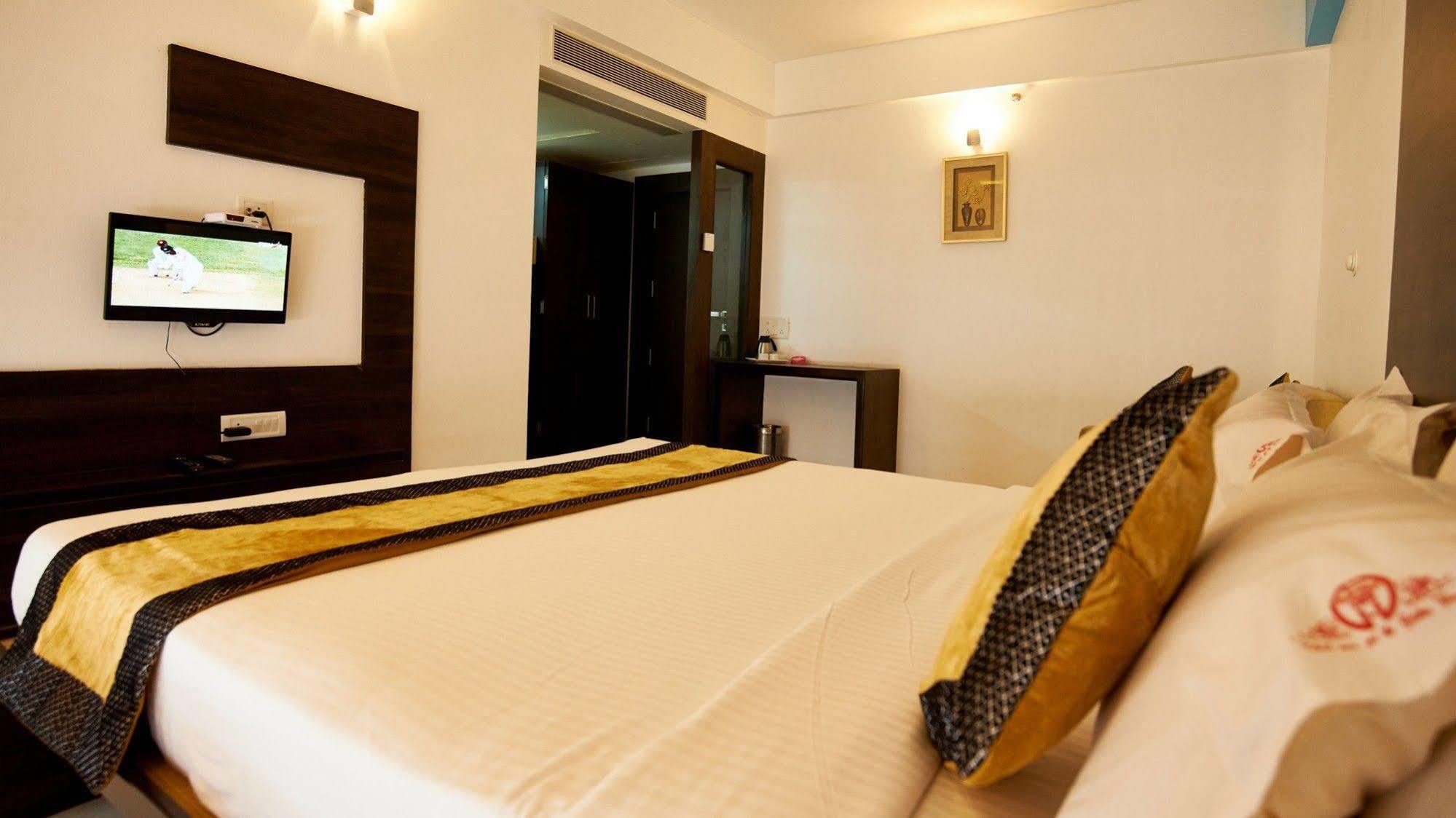 Hotel Golden View Shirdi Extérieur photo