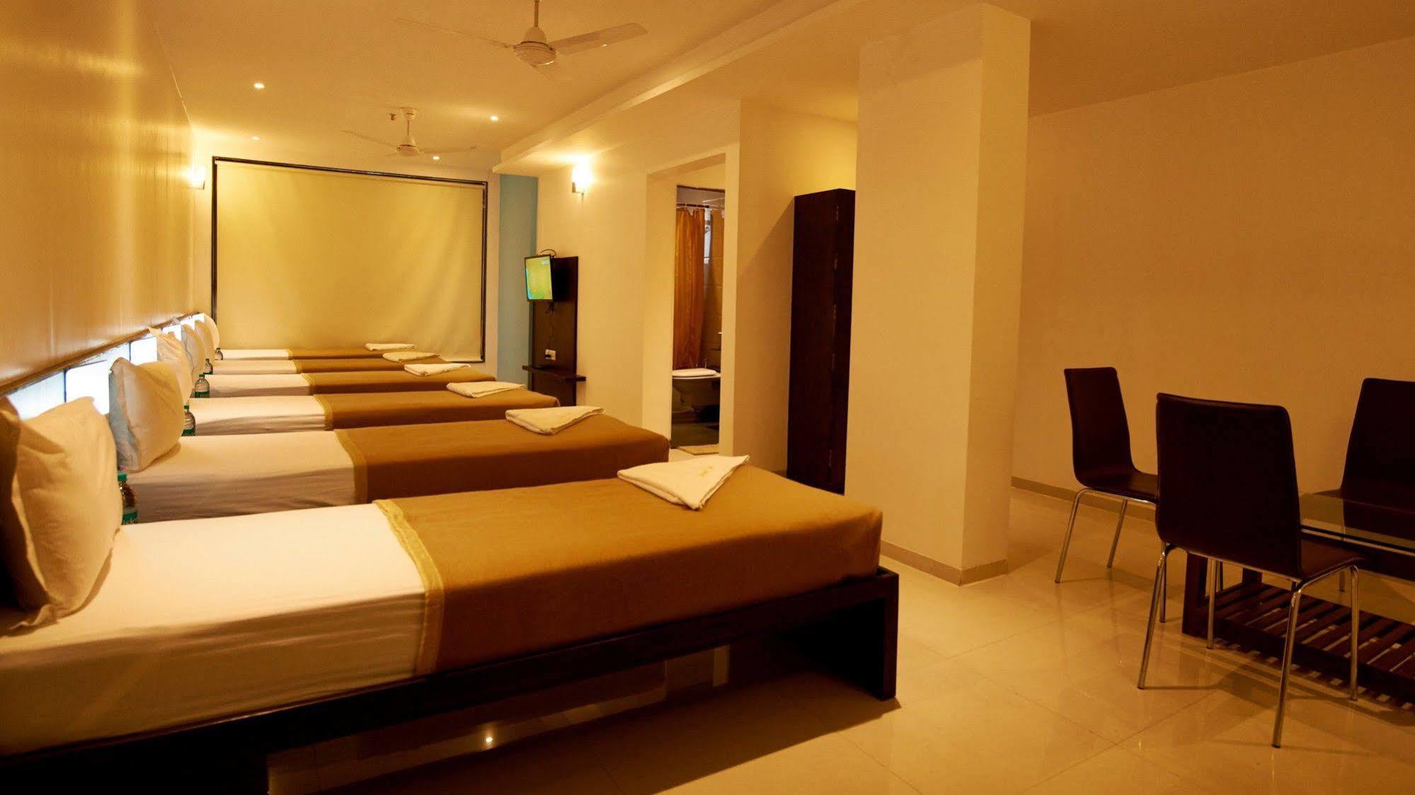 Hotel Golden View Shirdi Extérieur photo