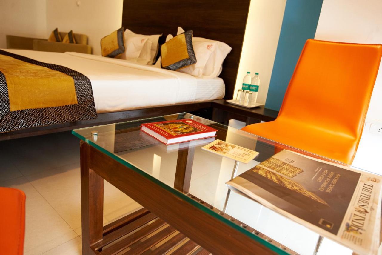 Hotel Golden View Shirdi Extérieur photo